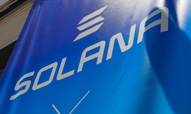 Solana Hits $275 as Donald Trump’s Token Jumps to $8 Billion, Bu