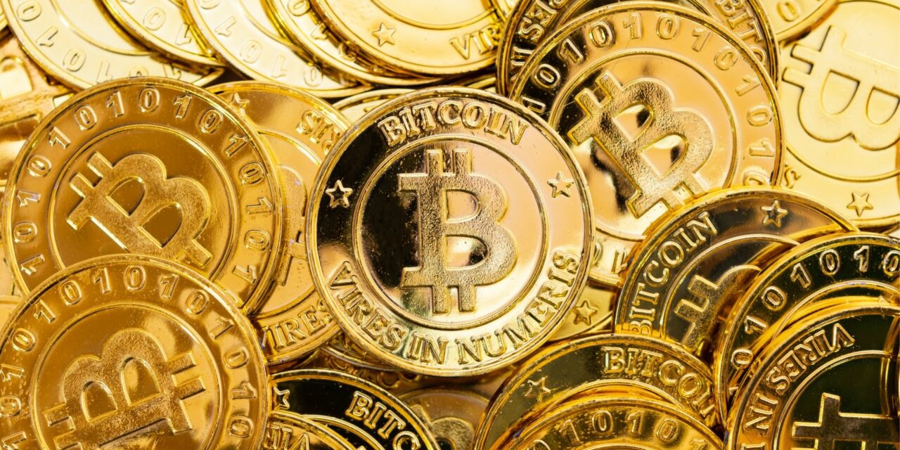 Bitcoin (BTC/USD) Eyes Bull Flag Breakout as Trump Allows Bitcoin and Cry…